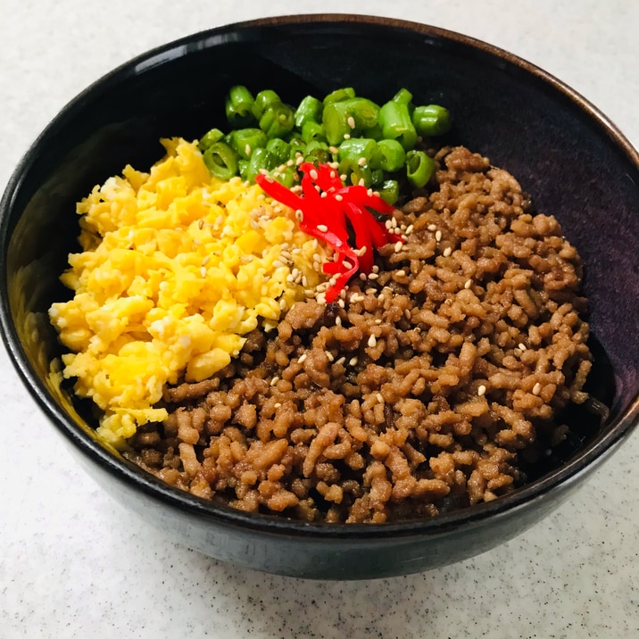 豚ひき肉で三色そぼろ丼